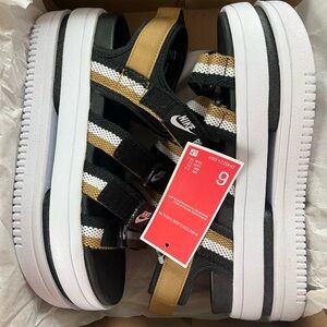 Nike sandals, size 6, Never worn